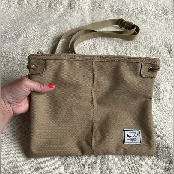 HERSCHEL Crossbody Pouch Bag - Picture 3 of 6